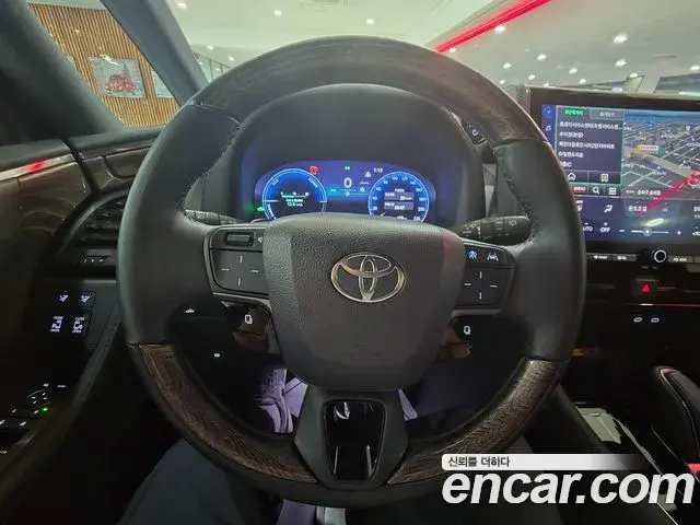 Toyota Alphard 2023 — Фото 14/17