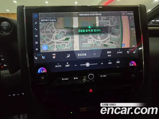Toyota Alphard 2023 — Фото 15/17