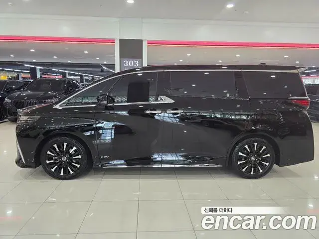Toyota Alphard 2023 — Фото 17/17