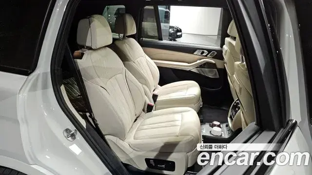 BMW X7 2023 — Şəkil 16/36