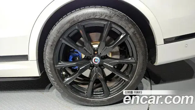 BMW X7 2023 — Şəkil 25/36