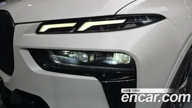 BMW X7 2023 — Şəkil 32/36