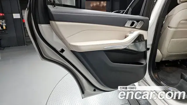 BMW X7 2023 — Şəkil 10/36