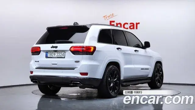 Jeep Grand Cherokee 2021 — Photo 15/20