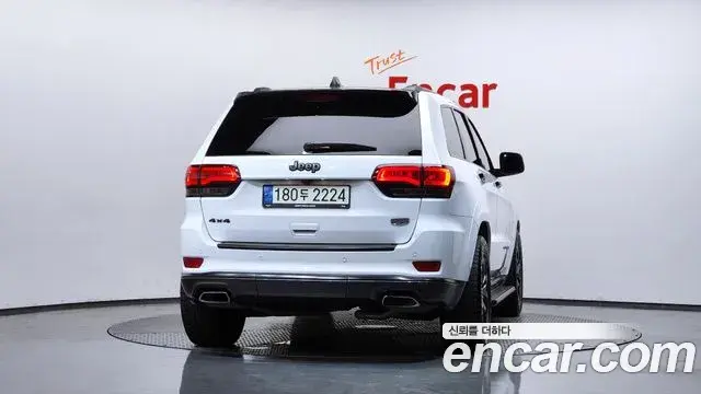Jeep Grand Cherokee 2021 — Photo 12/20