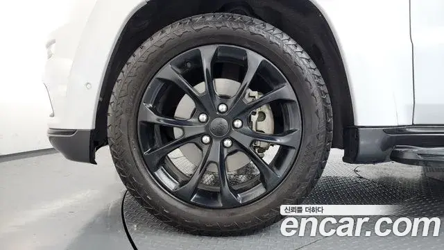 Jeep Grand Cherokee 2021 — Photo 6/20