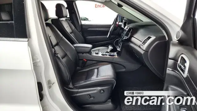 Jeep Grand Cherokee 2021 — Photo 2/20