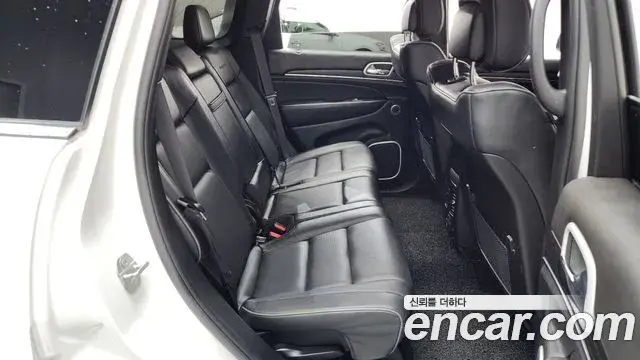 Jeep Grand Cherokee 2021 — Photo 7/20