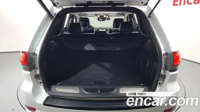 Jeep Grand Cherokee 2021 — Photo 18/20