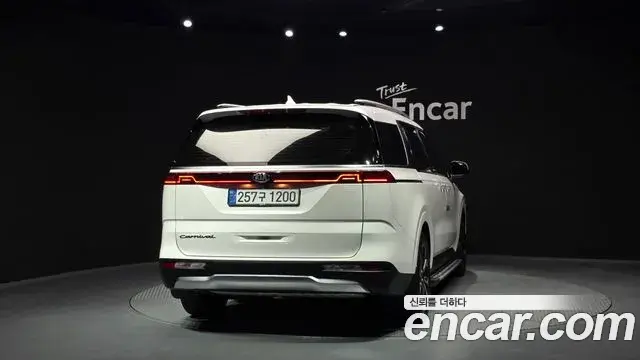 Kia Carnival 2021 — Фото 4/20