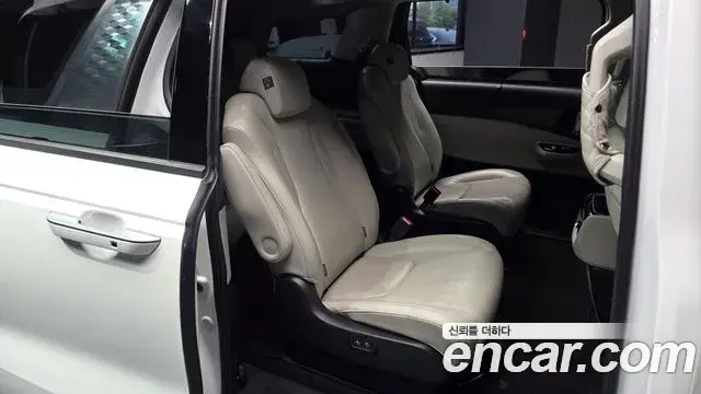 Kia Carnival 2021 — Фото 11/20