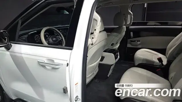 Kia Carnival 2021 — Фото 12/20