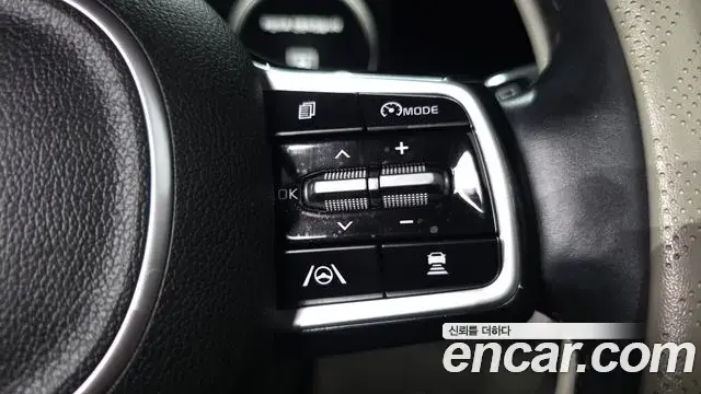 Kia Carnival 2021 — Фото 17/20