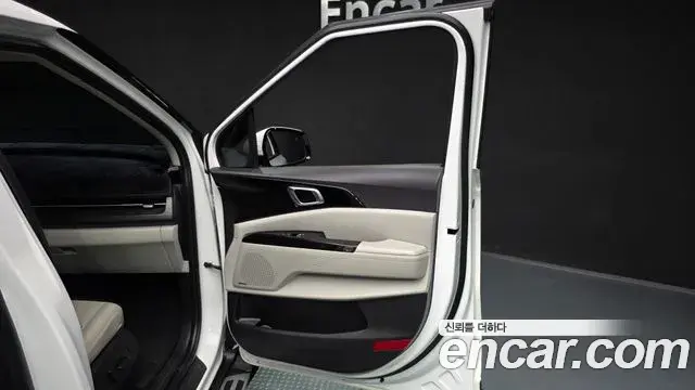 Kia Carnival 2021 — ფოტო 13/39