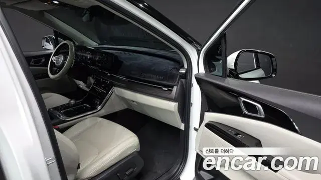 Kia Carnival 2021 — ფოტო 32/39