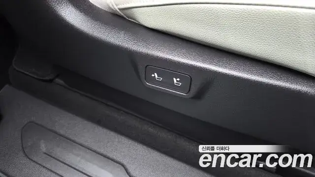 Kia Carnival 2021 — ფოტო 30/39