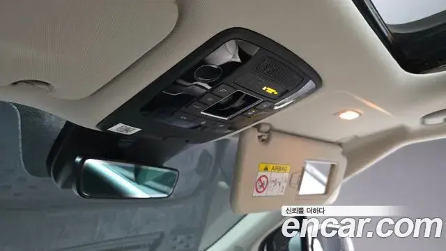 Kia Carnival 2021 — ფოტო 35/39