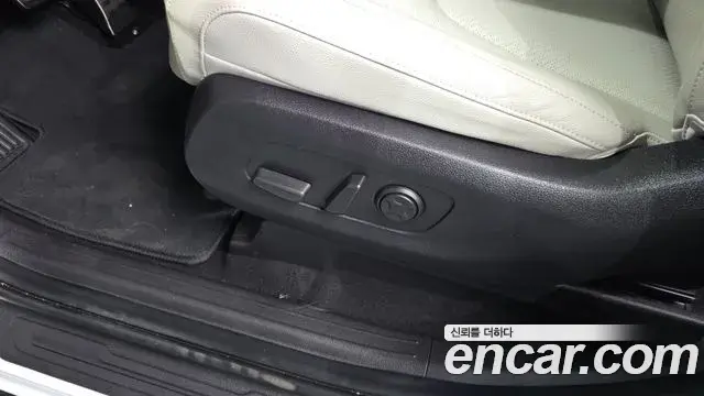 Kia Carnival 2021 — ფოტო 10/39