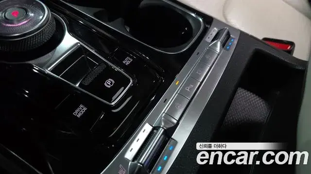 Kia Carnival 2021 — ფოტო 7/39