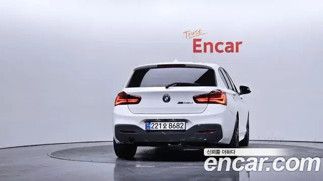 BMW 1 Series 2018 — Şəkil 17/20