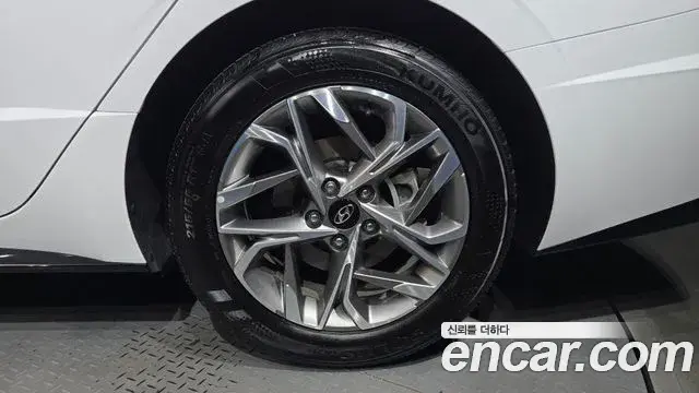 Hyundai Sonata Hybrid 2021 — Photo 17/30