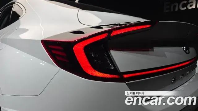 Hyundai Sonata Hybrid 2021 — Photo 23/30