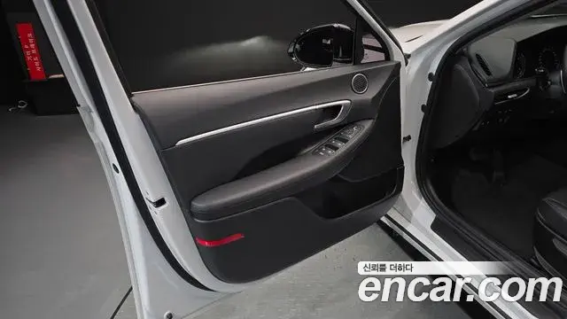 Hyundai Sonata Hybrid 2021 — Photo 19/30