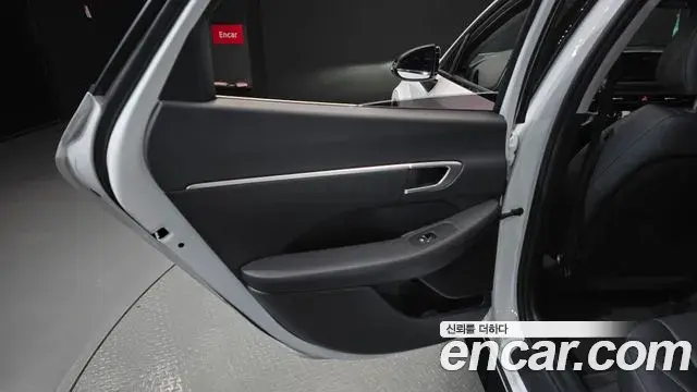 Hyundai Sonata Hybrid 2021 — Photo 21/30