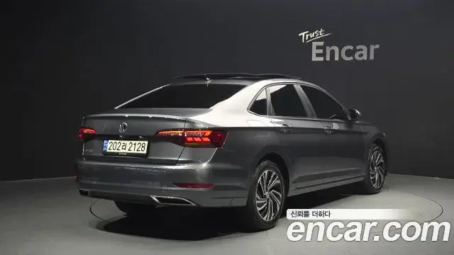 Volkswagen Jetta 2021 — ფოტო 10/20