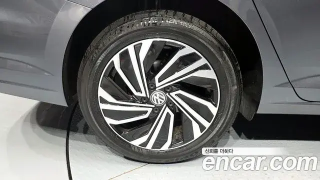 Volkswagen Jetta 2021 — ფოტო 12/20