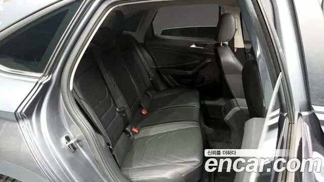 Volkswagen Jetta 2021 — ფოტო 16/20