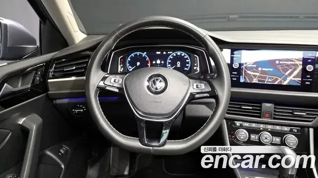 Volkswagen Jetta 2021 — ფოტო 13/20