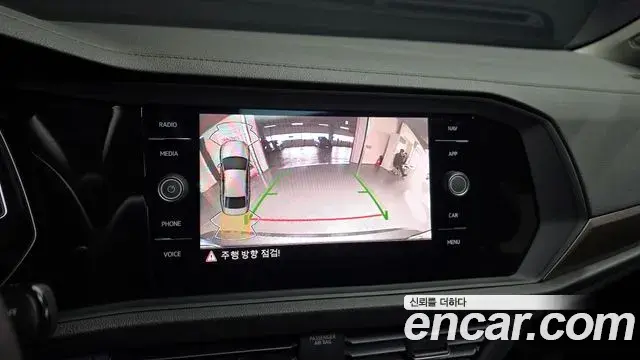 Volkswagen Jetta 2021 — ფოტო 7/20