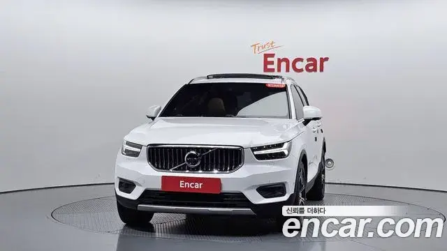 Volvo XC40 2021 — Photo 30/33
