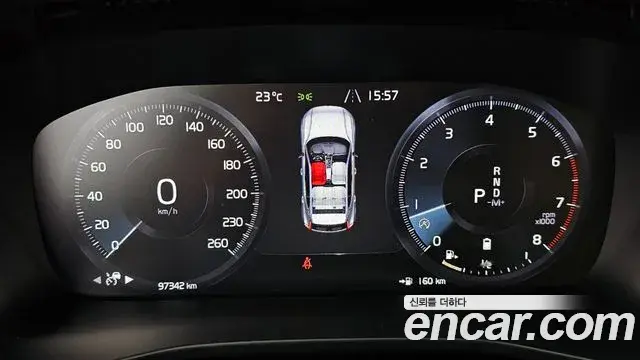 Volvo XC40 2021 — Photo 28/33
