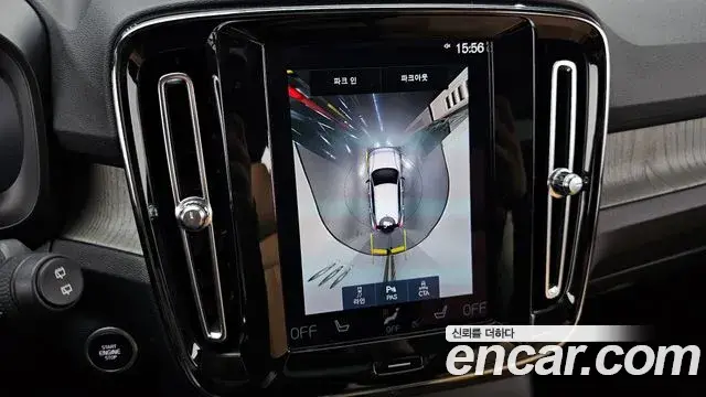Volvo XC40 2021 — Photo 18/33