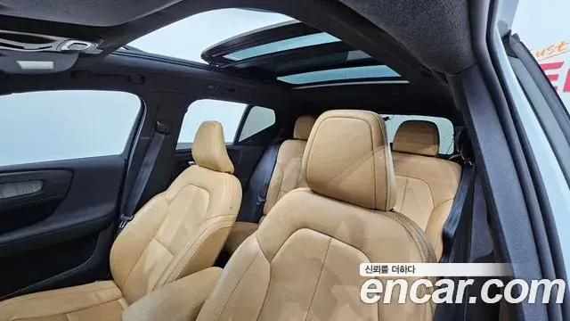 Volvo XC40 2021 — Photo 22/33