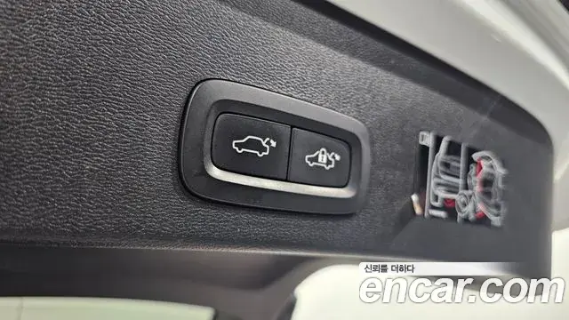 Volvo XC40 2021 — Photo 15/33