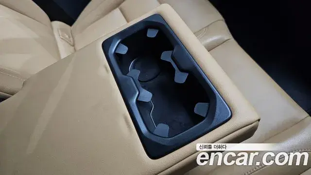 Volvo XC40 2021 — Photo 8/33