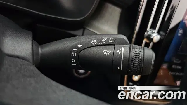 Volvo XC40 2021 — Photo 20/33