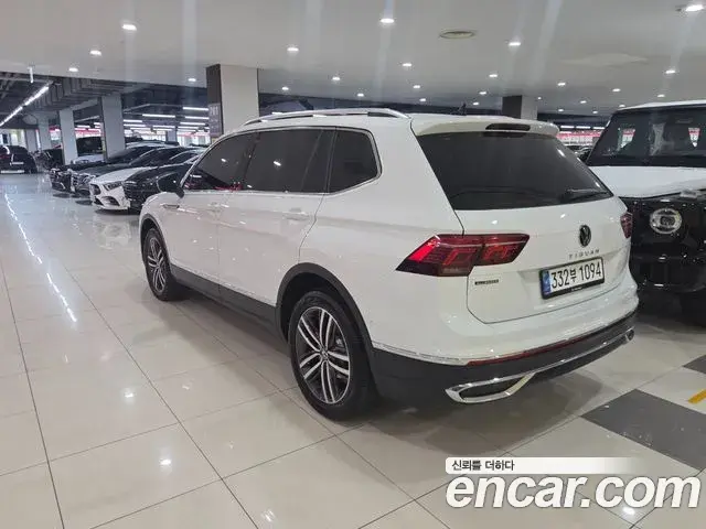 Volkswagen Tiguan Allspace 2023 — ფოტო 14/18