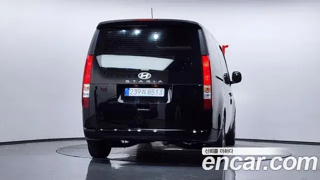 Hyundai Staria 2025 — Photo 17/34