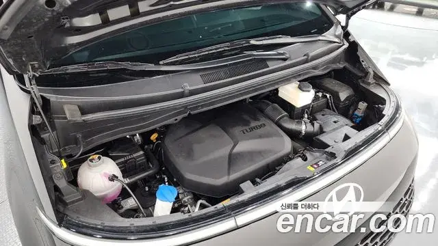 Hyundai Staria 2025 — Photo 18/34