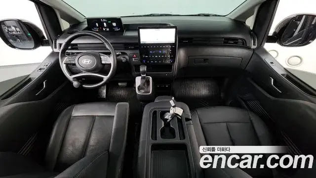 Hyundai Staria 2025 — Photo 23/34