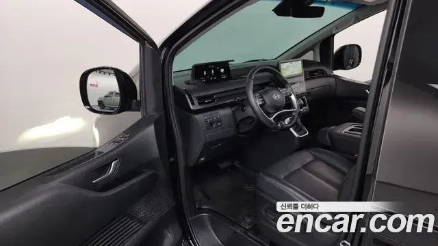 Hyundai Staria 2025 — Photo 3/34