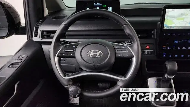 Hyundai Staria 2025 — Photo 27/34