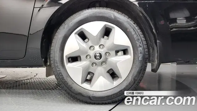 Hyundai Staria 2025 — Photo 12/34