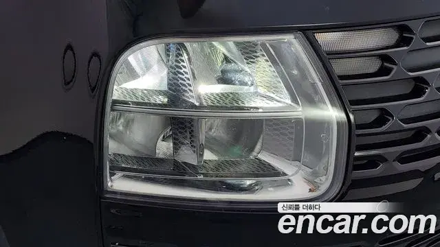 Hyundai Staria 2025 — Photo 28/34