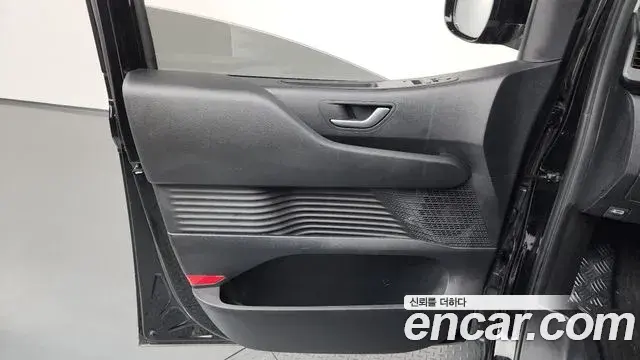 Hyundai Staria 2025 — Photo 21/34