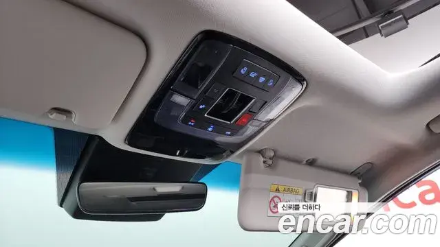 Hyundai Staria 2025 — Photo 22/34